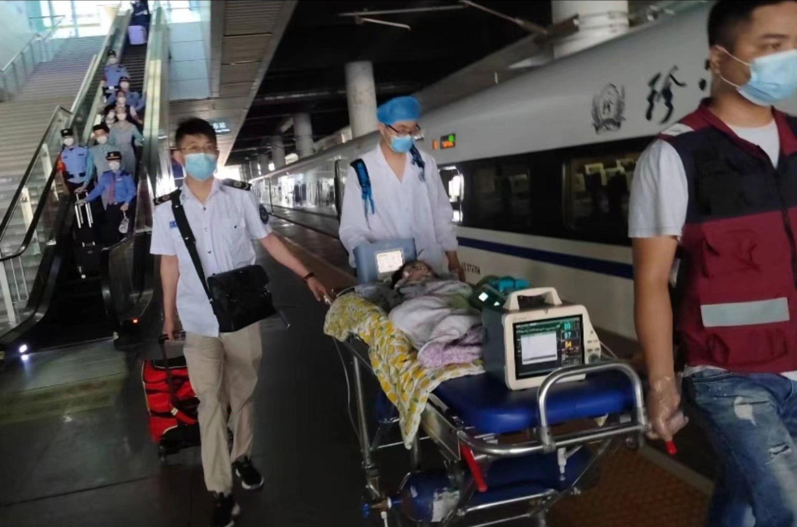 嫩江市高铁转运公司